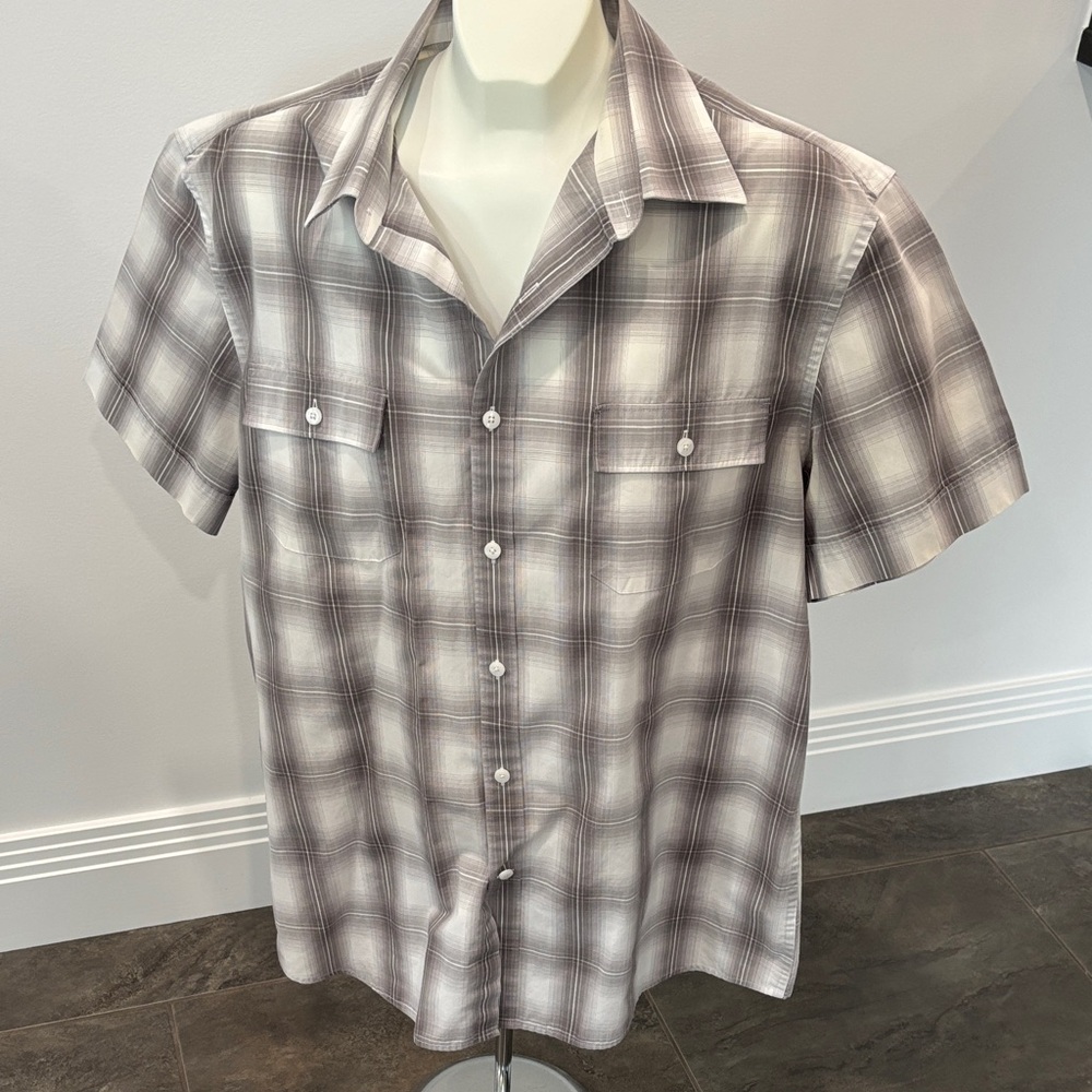 Classic Men's Short Sleeve Plaid Shirt